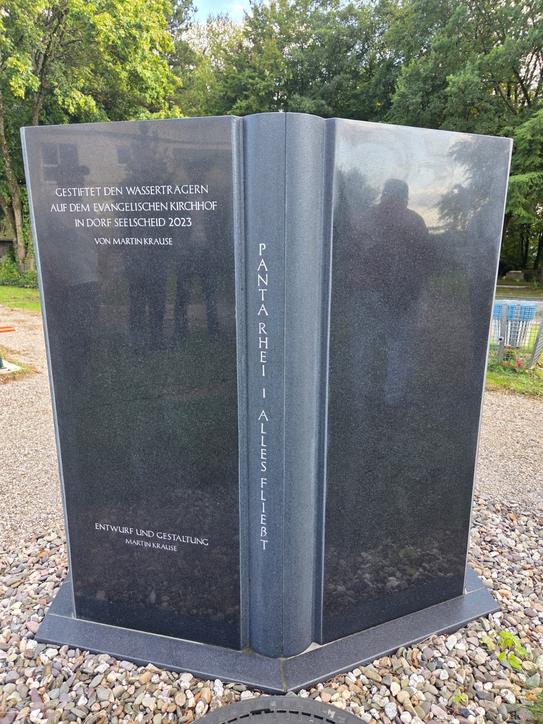Neue Wasserstellen auf dem Friedhof in Seelscheid: Gemeinde würdigt großzügige Spende von Martin Krause