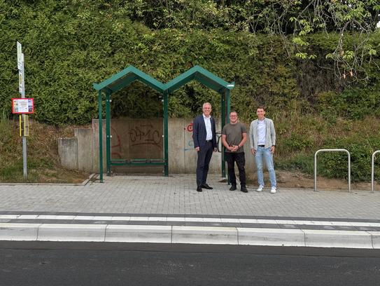 Barrierefreier Ausbau von Bushaltestellen in Wolperath erfolgreich abgeschlossen