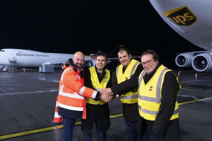 Foto: UPS (Thilo Schmid, Daniel Carrera, Nathanael Liminski, Oliver Krischer (v.l.n.r.))